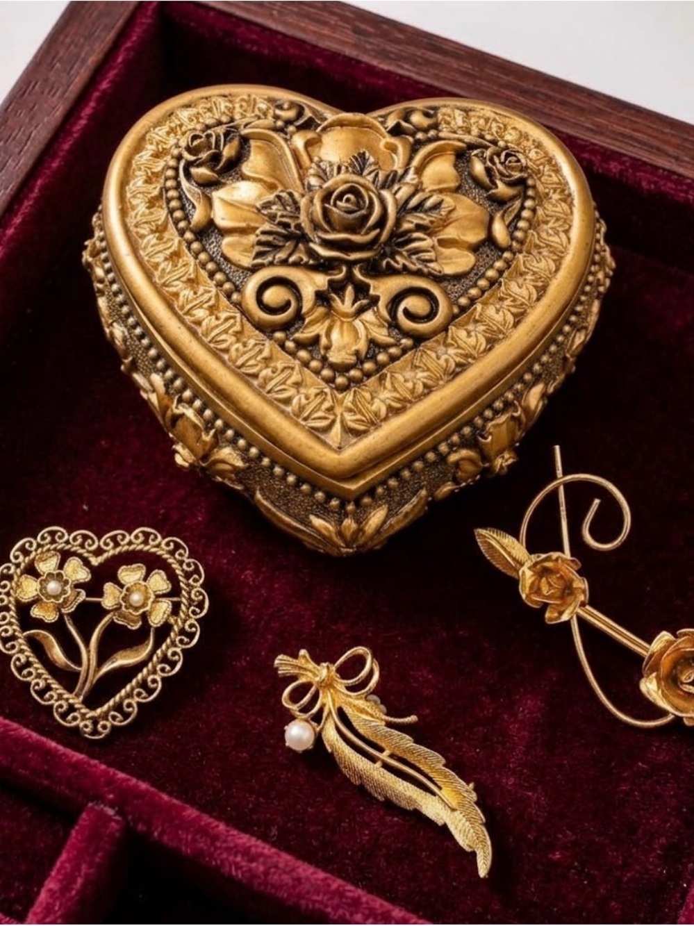 Vintage Romantic Vanity Set: Gold Heart Jewelry Box & Brooch Set